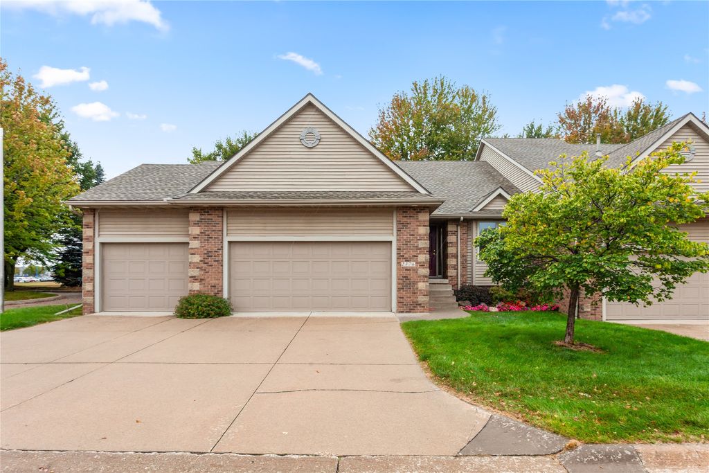 2376 NW 163rd Street, Clive, IA 50325