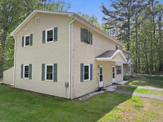 13 Kimberly Dr Apt F, Essex Junction, VT 05452