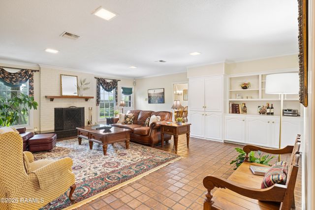 303 Ducharme Lane, Lafayette, LA 70503