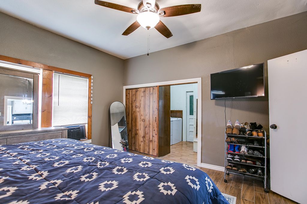 Image 14 of property listing at 803 E 17th Street, San Angelo, TX 76903