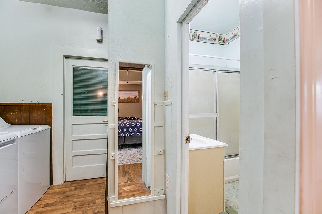 Image 15 of property listing at 803 E 17th Street, San Angelo, TX 76903
