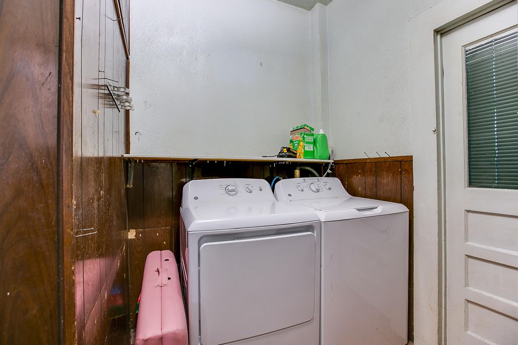 Image 16 of property listing at 803 E 17th Street, San Angelo, TX 76903