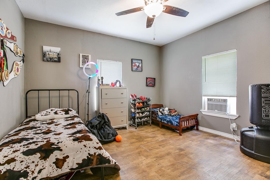 Image 18 of property listing at 803 E 17th Street, San Angelo, TX 76903