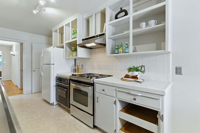 1030 Elmwood Ave, Stockton, CA 95204