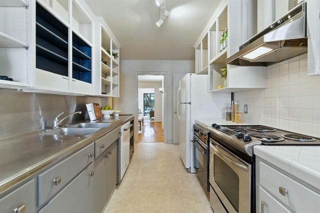 1030 Elmwood Ave, Stockton, CA 95204