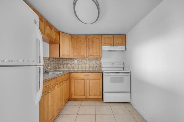 9001 SW 77th Ave C805, Miami, FL 33156