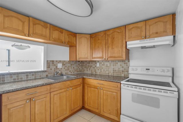 9001 SW 77th Ave C805, Miami, FL 33156