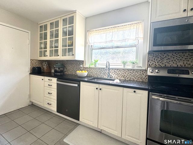 502 Oak Avenue 17, Cheshire, CT 06410