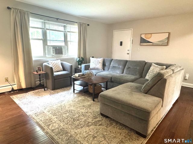 502 Oak Avenue 17, Cheshire, CT 06410