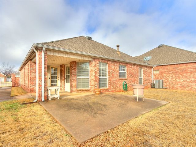1207 Regency Court, Kingfisher, OK 73750