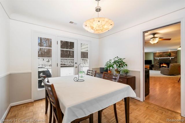 33870 Cotswold Street, Farmington, MI 48335