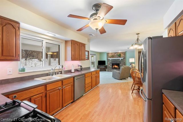 33870 Cotswold Street, Farmington, MI 48335