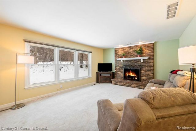 33870 Cotswold Street, Farmington, MI 48335