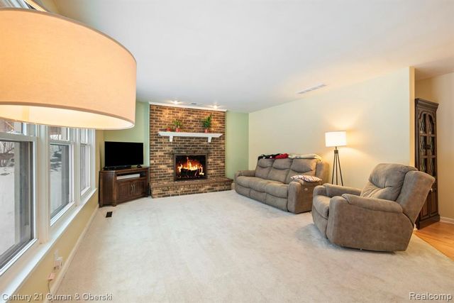 33870 Cotswold Street, Farmington, MI 48335