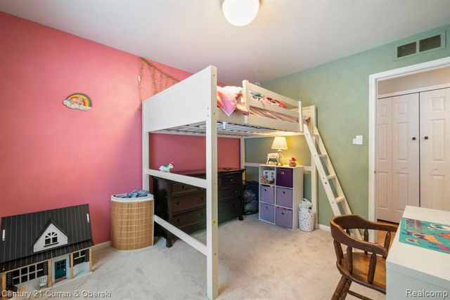 33870 Cotswold Street, Farmington, MI 48335