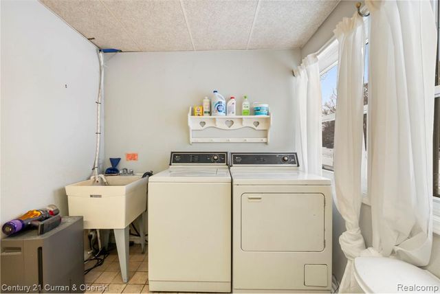 33870 Cotswold Street, Farmington, MI 48335