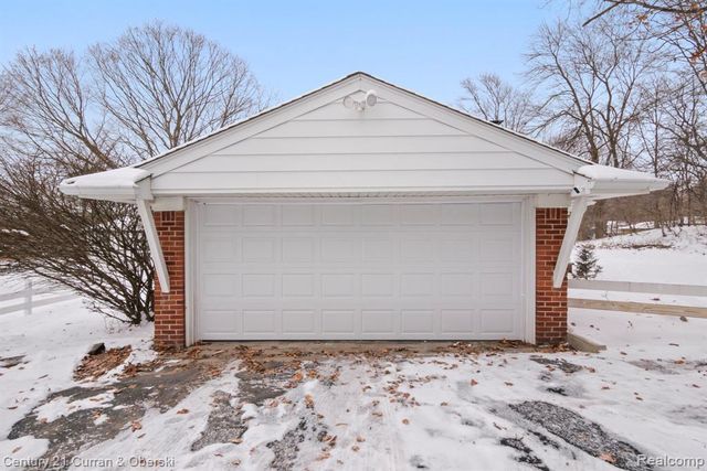 33870 Cotswold Street, Farmington, MI 48335