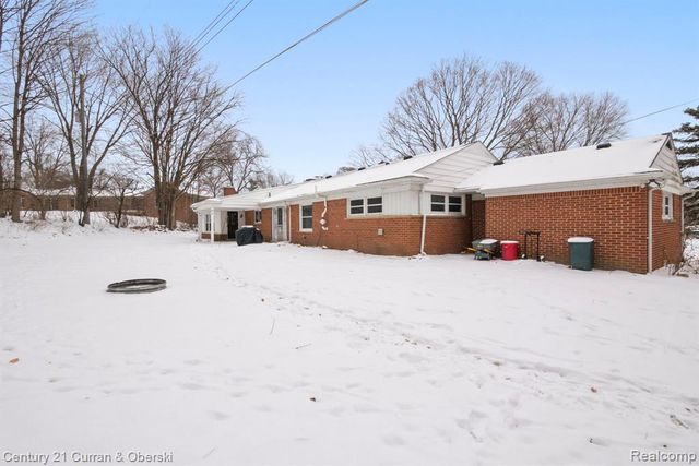 33870 Cotswold Street, Farmington, MI 48335