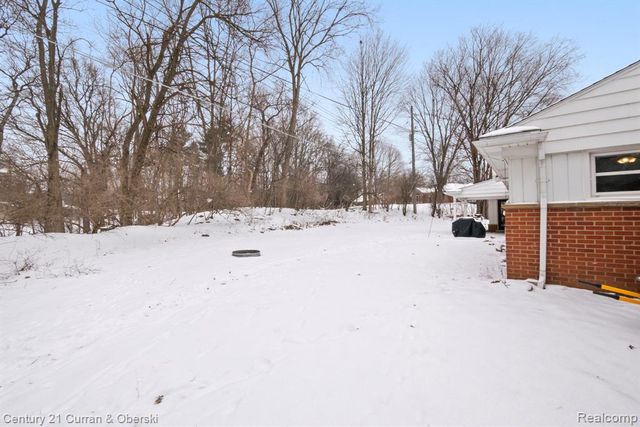 33870 Cotswold Street, Farmington, MI 48335