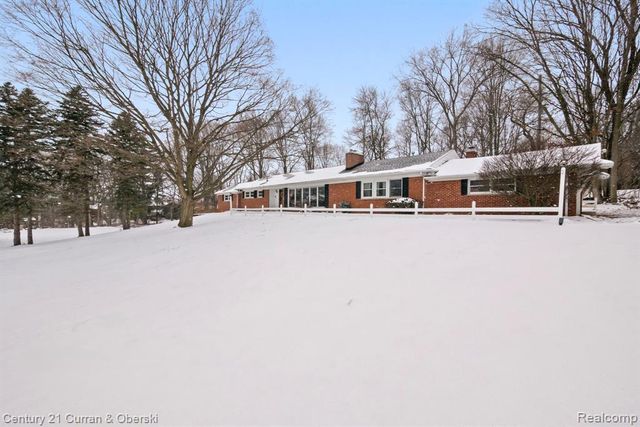 33870 Cotswold Street, Farmington, MI 48335