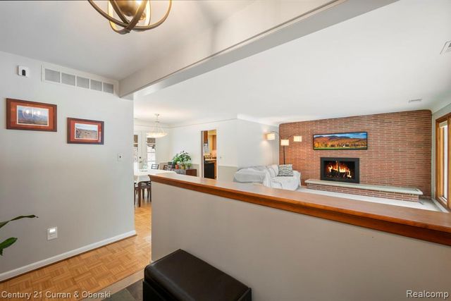 33870 Cotswold Street, Farmington, MI 48335