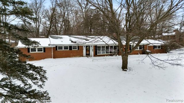 33870 Cotswold Street, Farmington, MI 48335