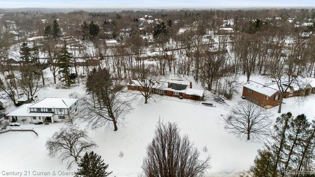 33870 Cotswold Street, Farmington, MI 48335