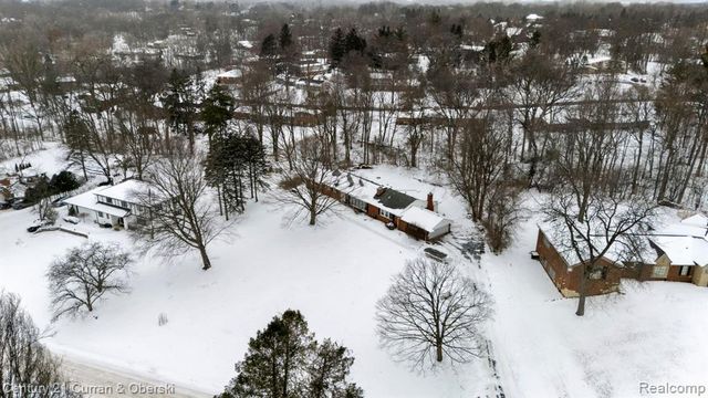 33870 Cotswold Street, Farmington, MI 48335