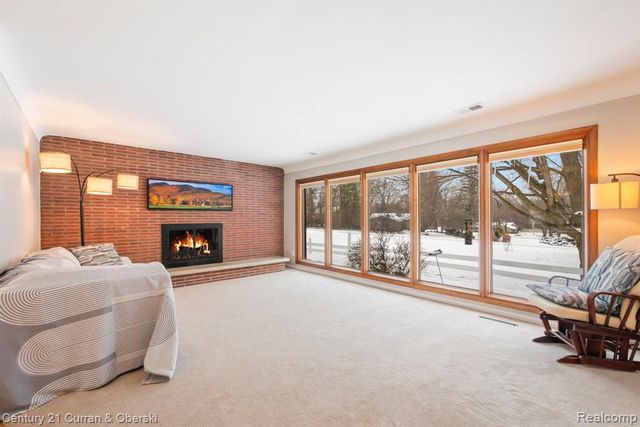 33870 Cotswold Street, Farmington, MI 48335