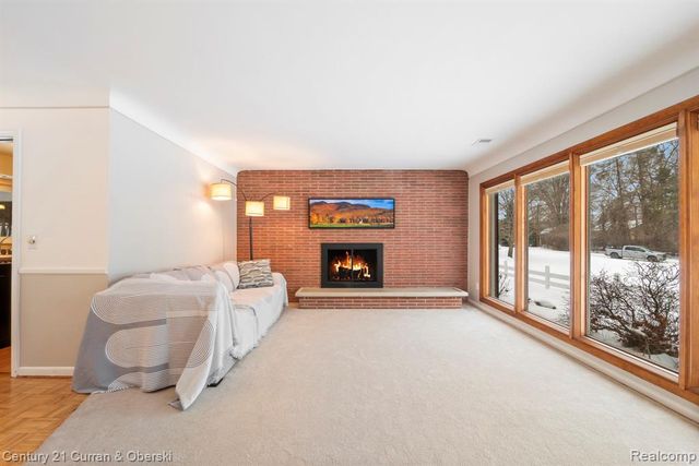 33870 Cotswold Street, Farmington, MI 48335