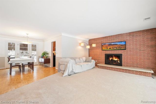 33870 Cotswold Street, Farmington, MI 48335