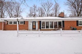 33870 Cotswold Street, Farmington, MI 48335