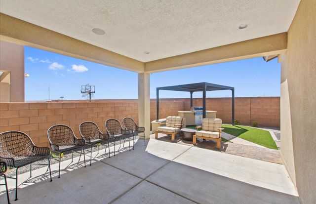 640 Amatista Loop SE, Rio Rancho, NM 87124