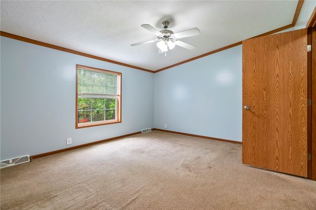 15 Pine Ct, Cranberry Twp, PA 16066