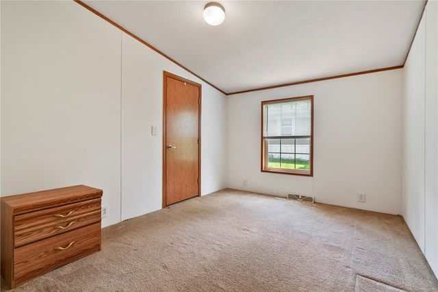 15 Pine Ct, Cranberry Twp, PA 16066