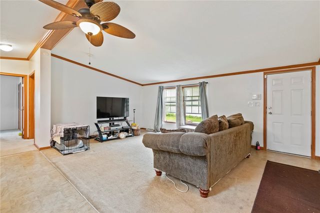 15 Pine Ct, Cranberry Twp, PA 16066