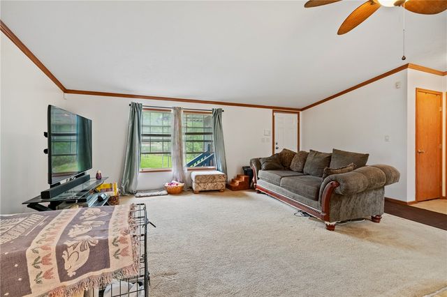 15 Pine Ct, Cranberry Twp, PA 16066