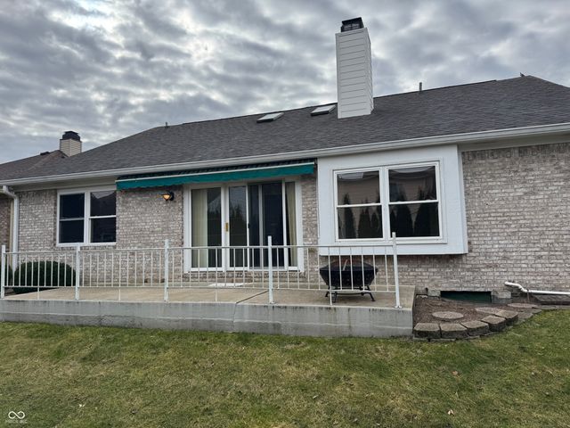 1634 Foxmere Way, Greenwood, IN 46142