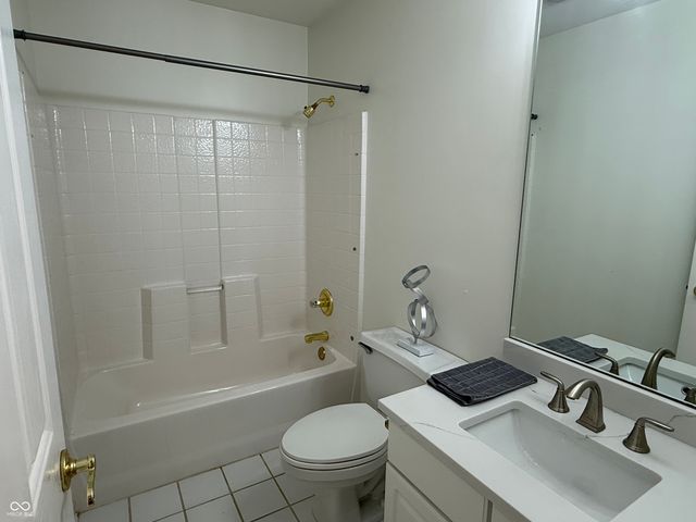 1634 Foxmere Way, Greenwood, IN 46142