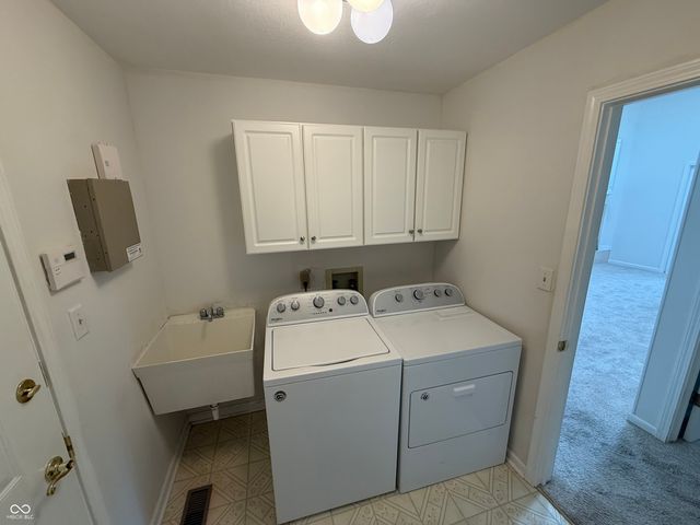 1634 Foxmere Way, Greenwood, IN 46142