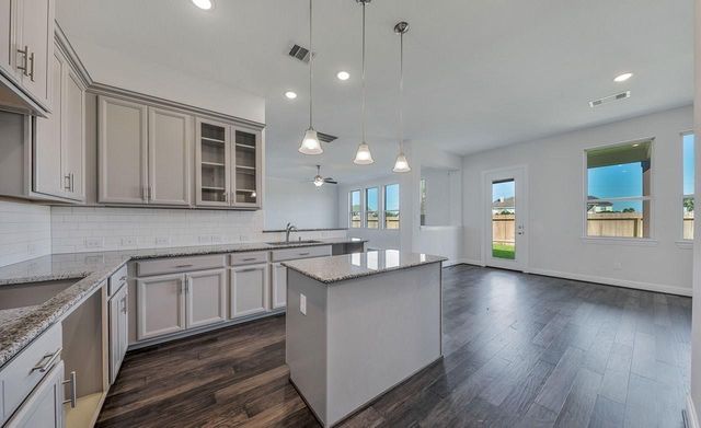 3802 W Vicksburg Estates Drive, Missouri City, TX 77459
