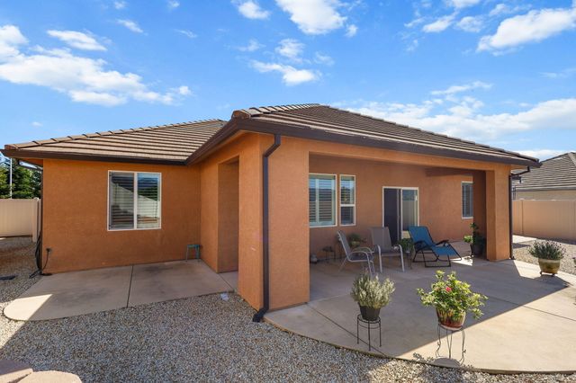 878 Coggins Street, Redding, CA 96003