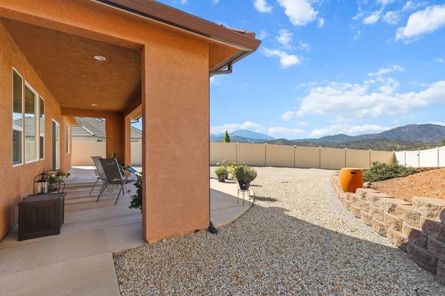 878 Coggins Street, Redding, CA 96003