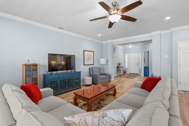 878 Coggins Street, Redding, CA 96003