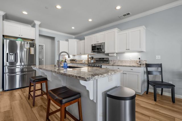 878 Coggins Street, Redding, CA 96003