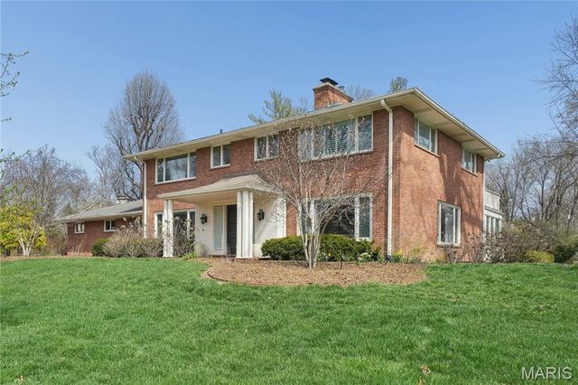 62 Briarcliff, St Louis, MO 63124