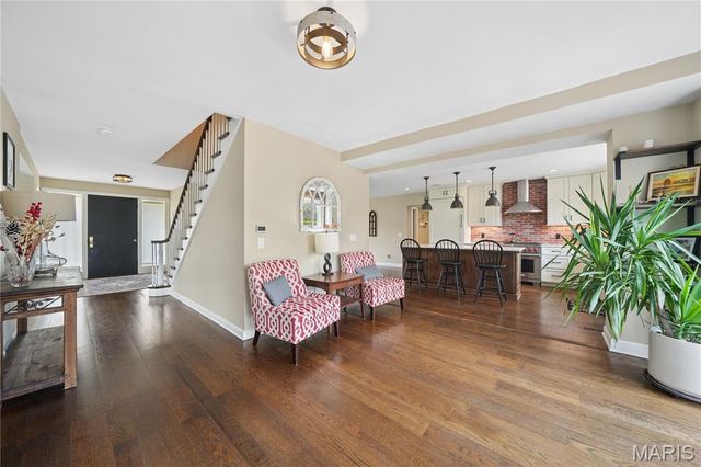 62 Briarcliff, St Louis, MO 63124