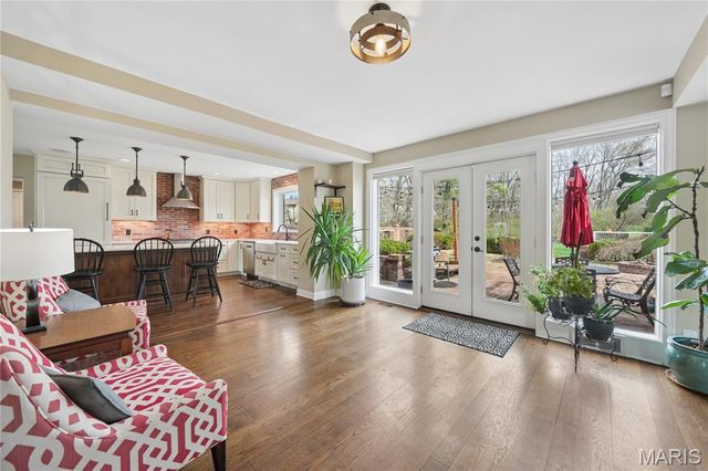 62 Briarcliff, St Louis, MO 63124