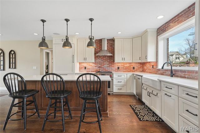 62 Briarcliff, St Louis, MO 63124