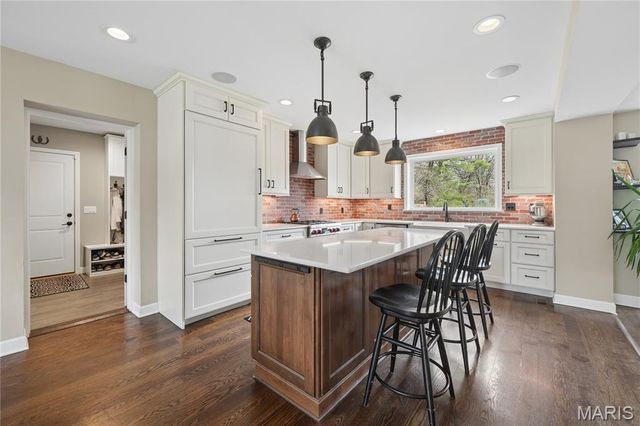 62 Briarcliff, St Louis, MO 63124